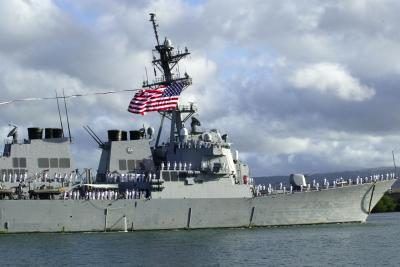 USS Paul Hamilton entrer Pearl Harbor