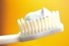 Dentifrice blanc aborde efficacement les taches d'encre.