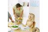 Encourager doucement votre enfant à manger des aliments sains.