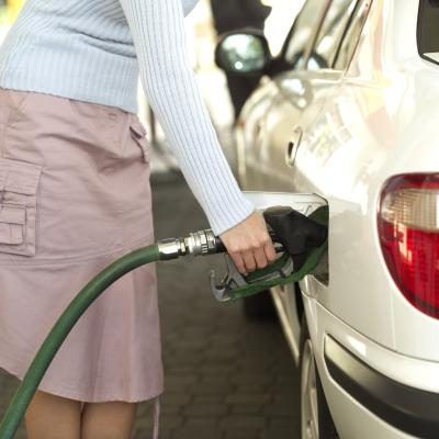 Si l'économie de carburant du véhicule diminue soudainement, il pourrait être dû à des pneus étant hors de l'équilibre.
