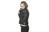 Paire une veste en cuir noir avec des fonds sombres pour une ambiance chic rocker tenue fille.