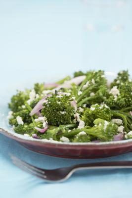 Paire brocoli et les choux de brocoli pour avantages nutritionnels.